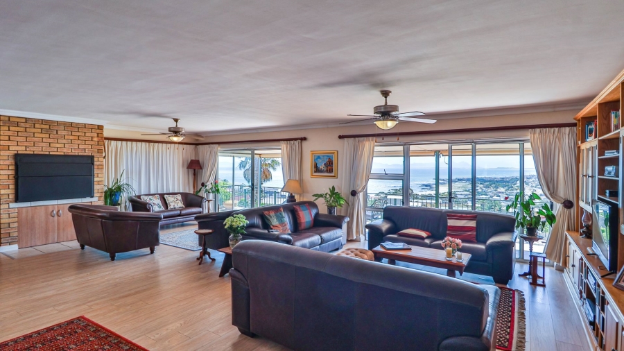 5 Bedroom Property for Sale in Mountainside Western Cape